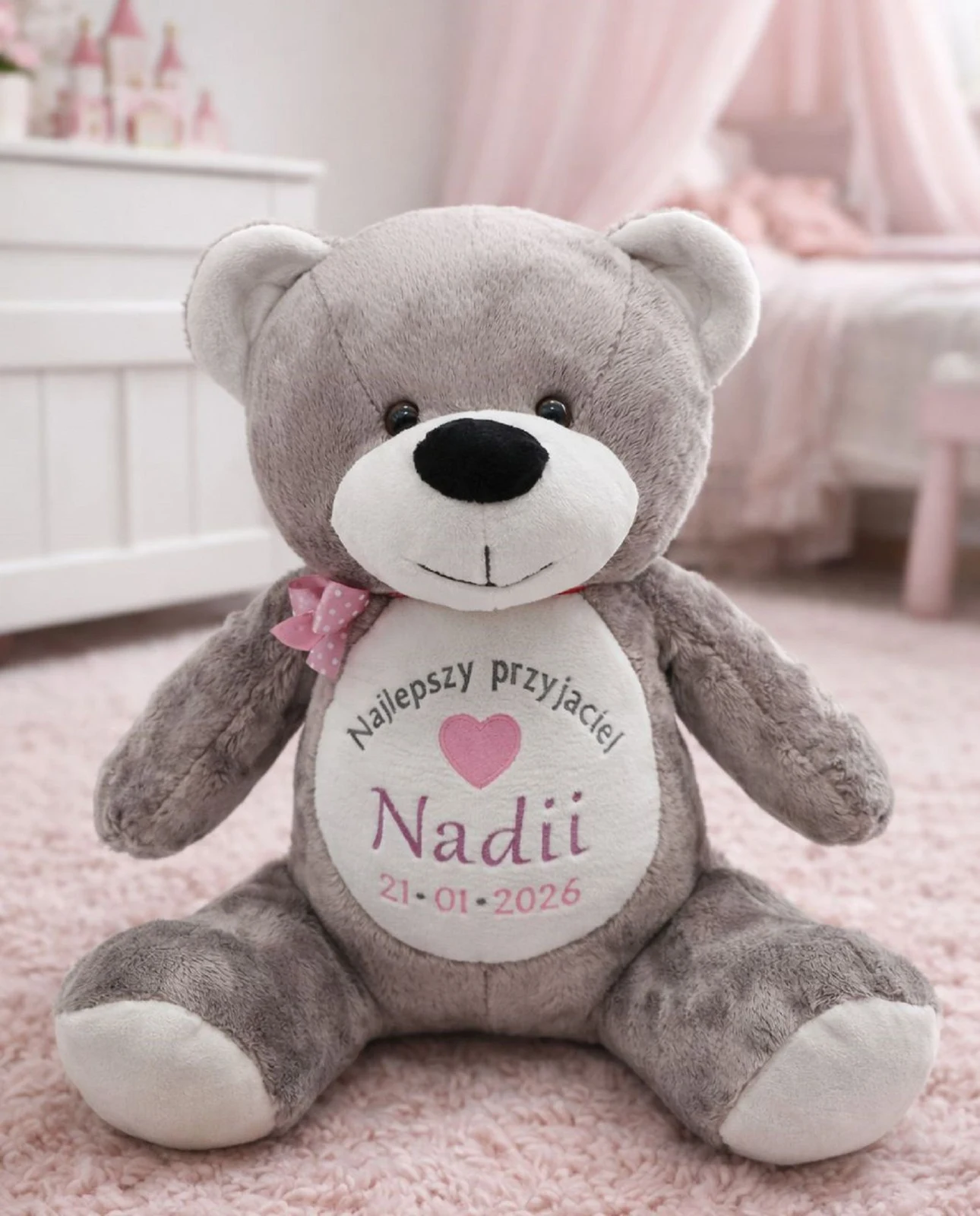 Szary miś z imieniem Nadii